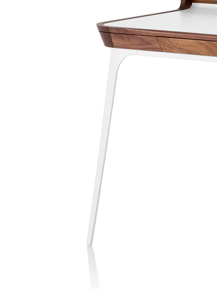 Leveling glides ensure an even writing surface.