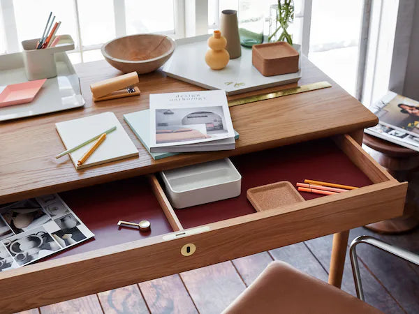 見えないところに、忘れるところに