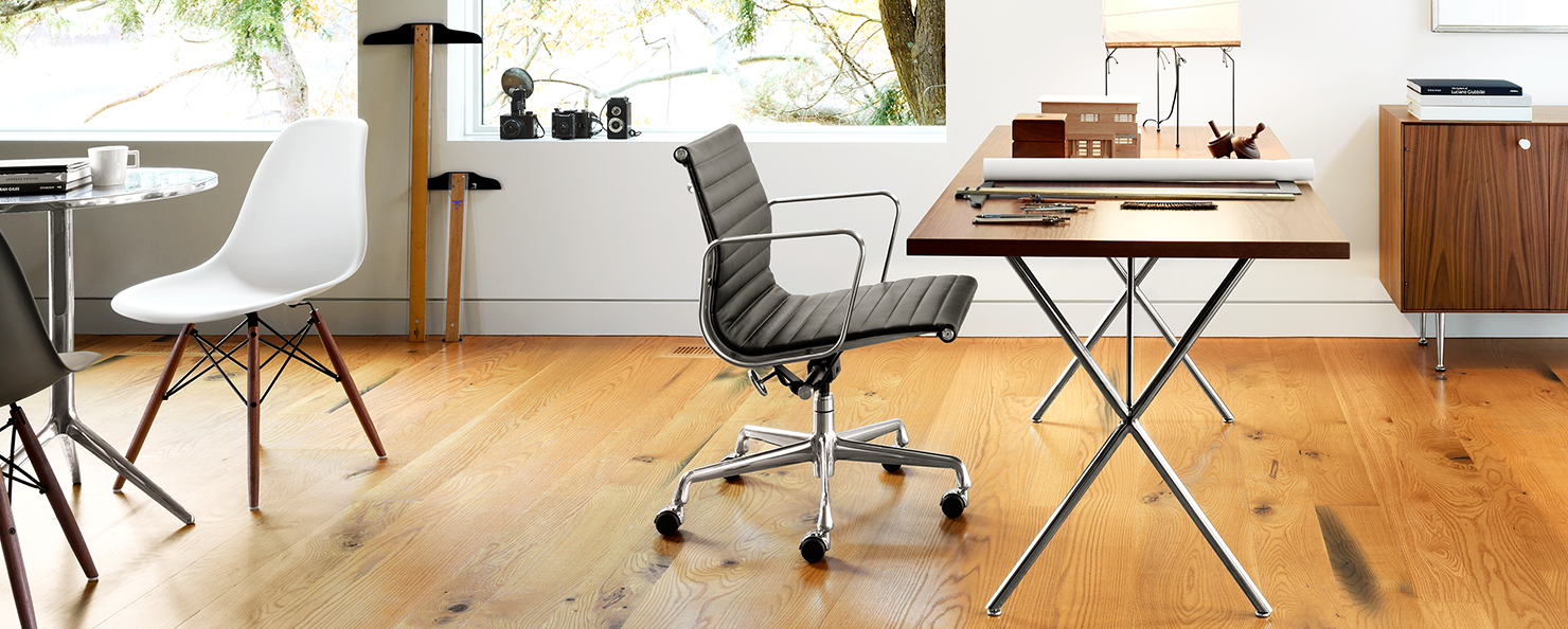 The Eames management chair is part of the Eames Aluminum Group Collection.