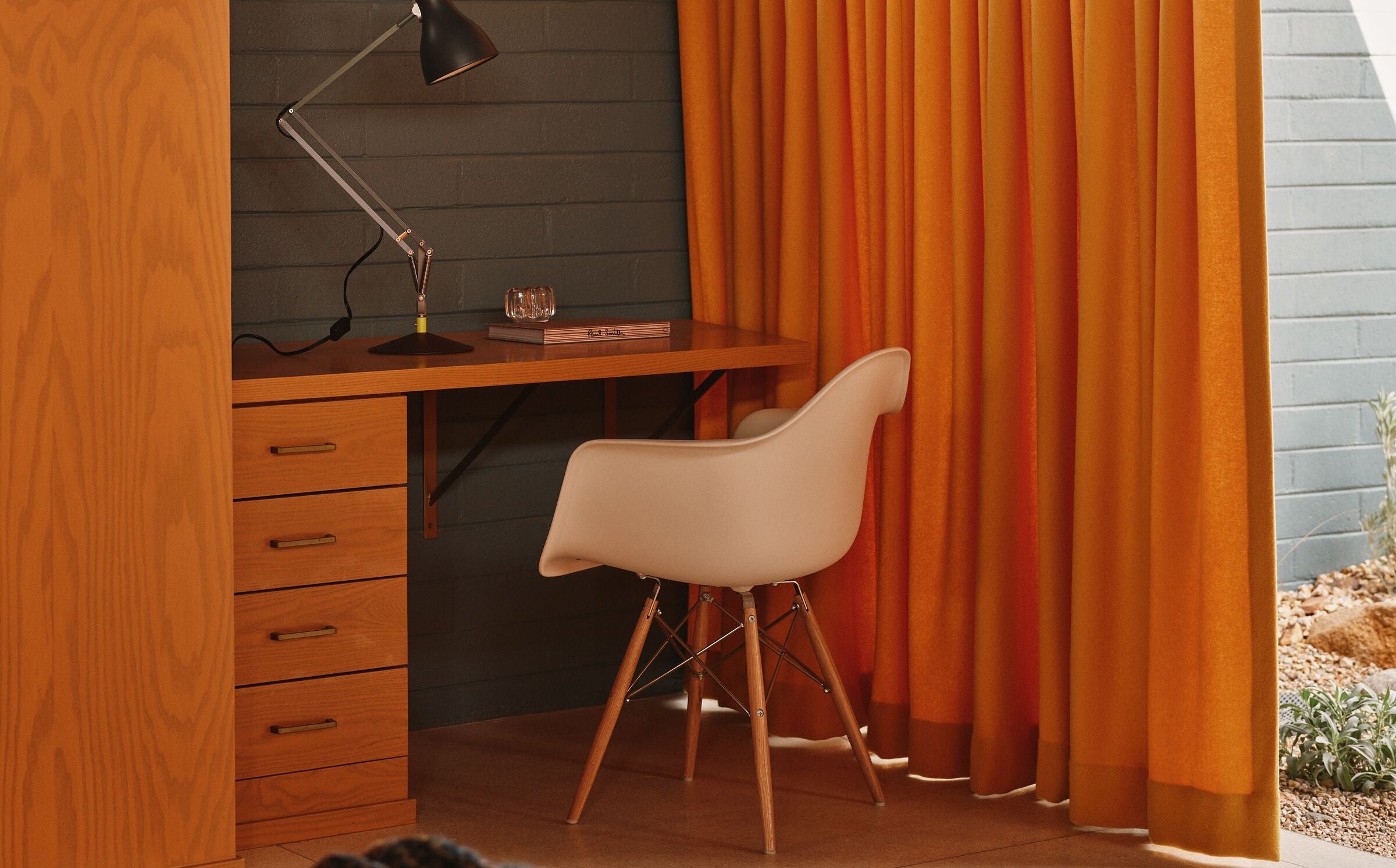 An image on JP-HM | Herman Miller Japan