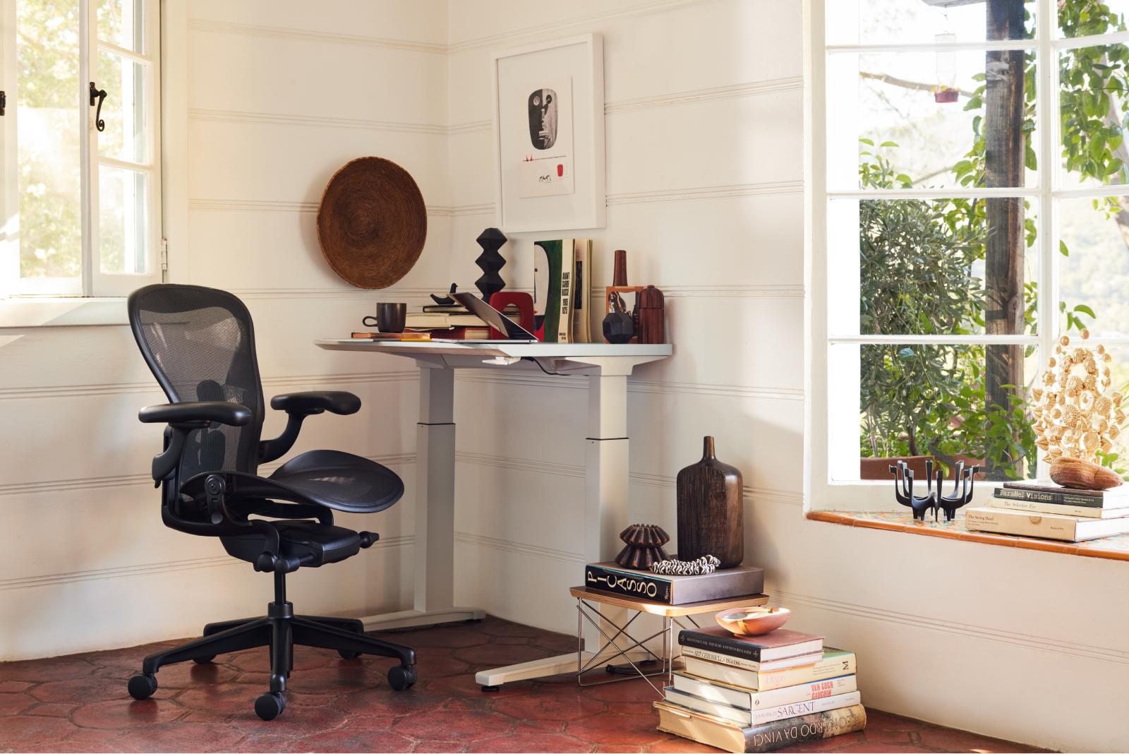 The Eames management chair is part of the Eames Aluminum Group Collection.