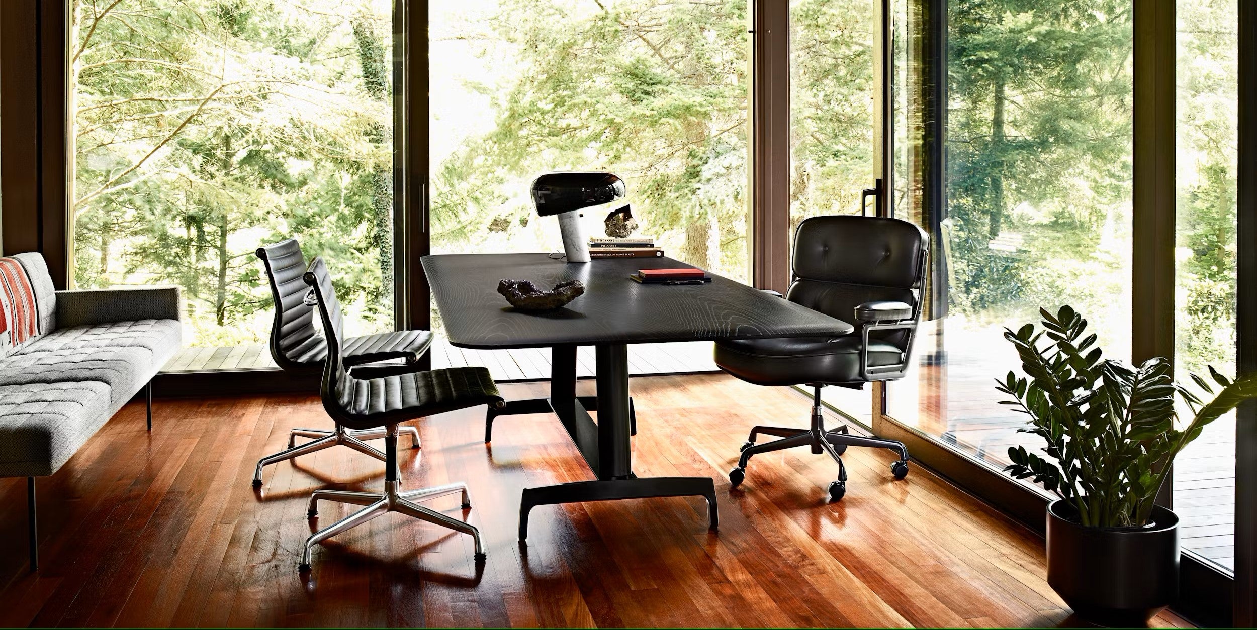 An image on JP-HM | Herman Miller Japan