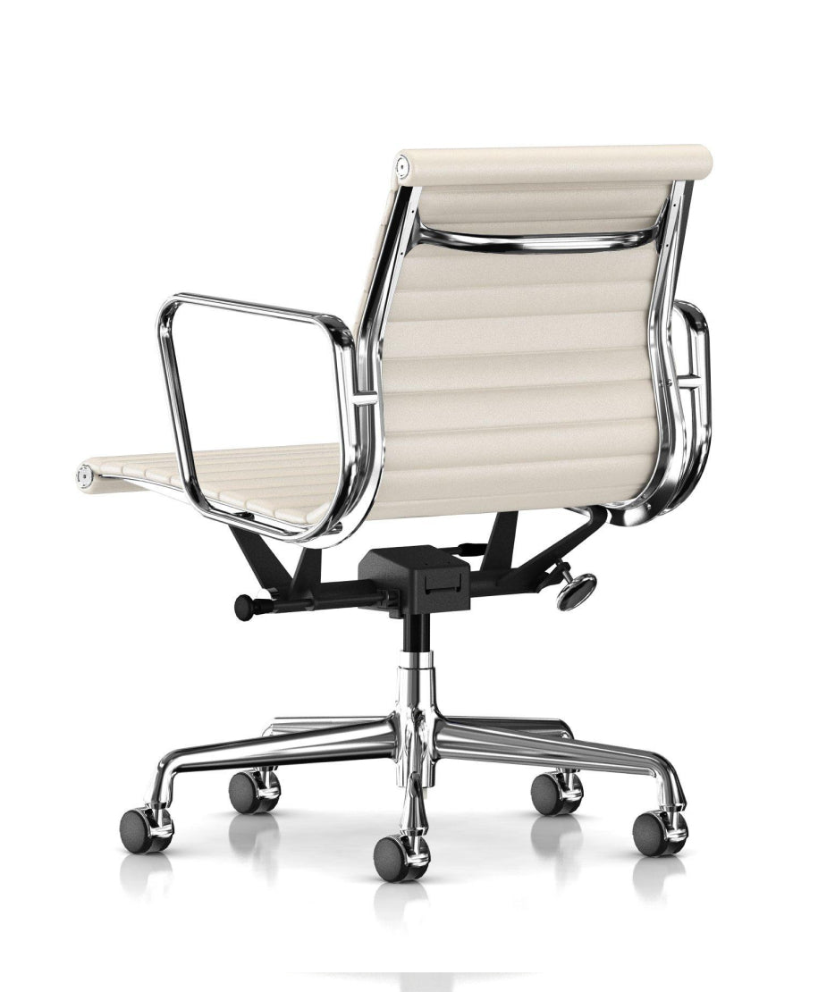 イームズアルミナムグループ マネジメントチェア